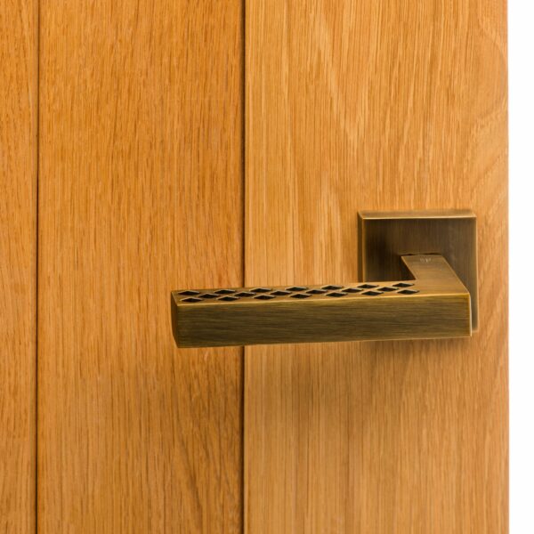 SP228WAB_on_Oak_Door_RoomScene_HiRes